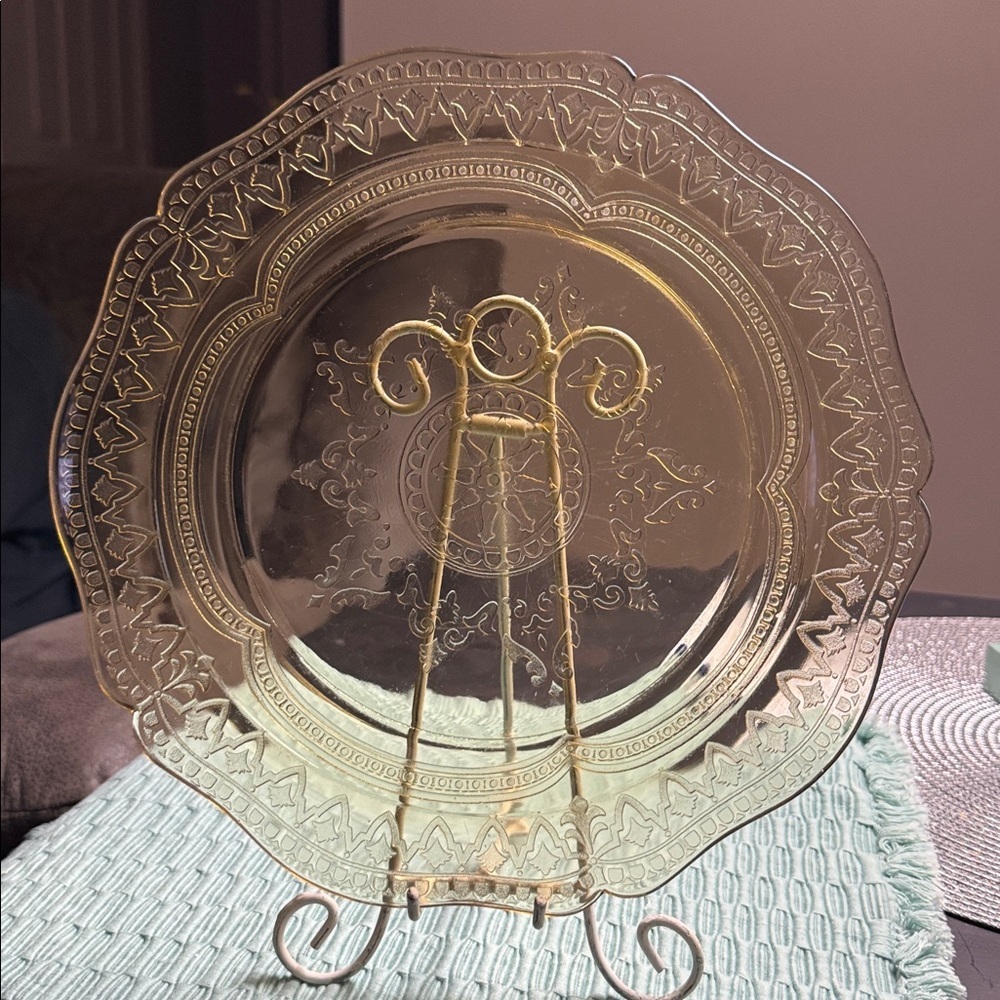 Vintage Amber Federal Glass Patrician/Spoke 11" Round Notched Plate